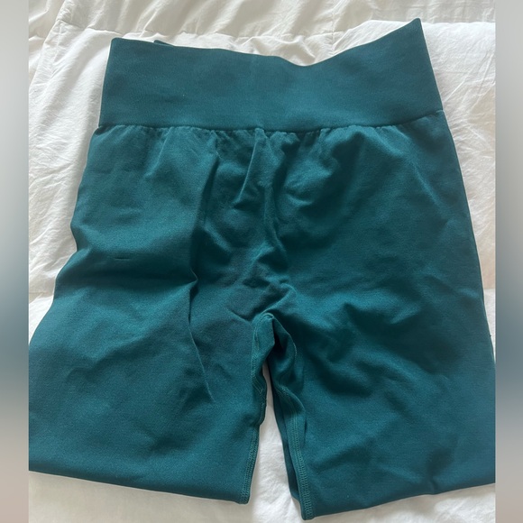 HALARA SCRUNCH BUTT LEGGINGS - Picture 2 of 2